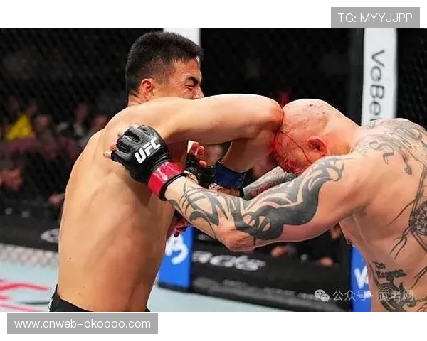 张名扬第二回合遭沃克卡夫踢逆转，TKO告负